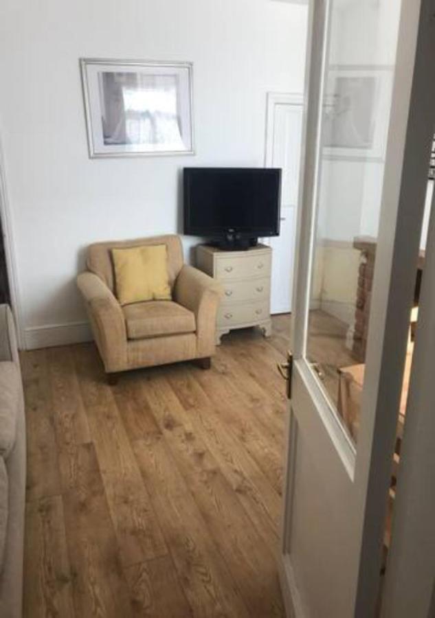 4 Bedroom House For Corporate Stays In Kettering Eksteriør bilde